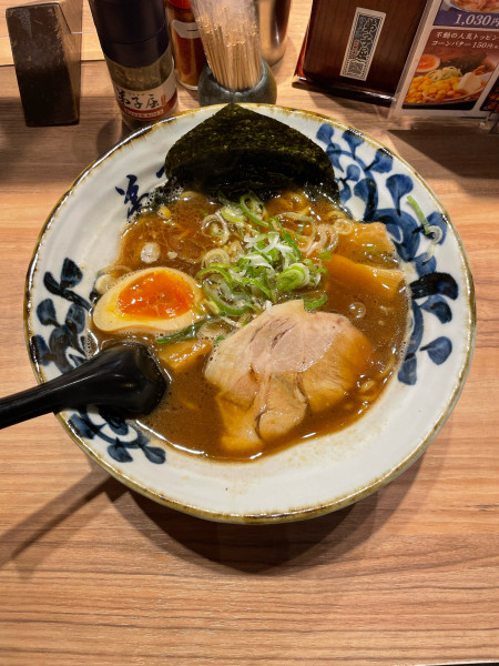 「魚介しぼり醤油(980円)」@弟子屈ラーメン 新千歳空港店の写真