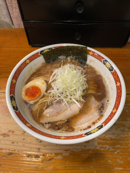 「ニボシソバ（950円）」@麺や拓 堀江本店の写真