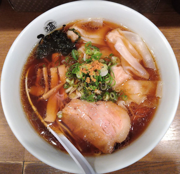 「醤油わんたん麺 1090円」@塩らーめん専門 ひるがお 大岡山店の写真