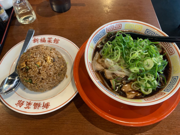「中華そば小+焼き飯小＝1000円」@新福菜館 浜松町店の写真