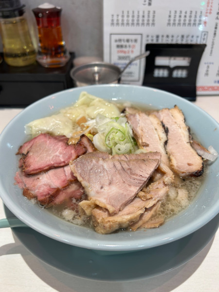 「ワンタン焼豚らーめん　白醤油」@横濱焼豚らーめんりゅうちゃんの写真