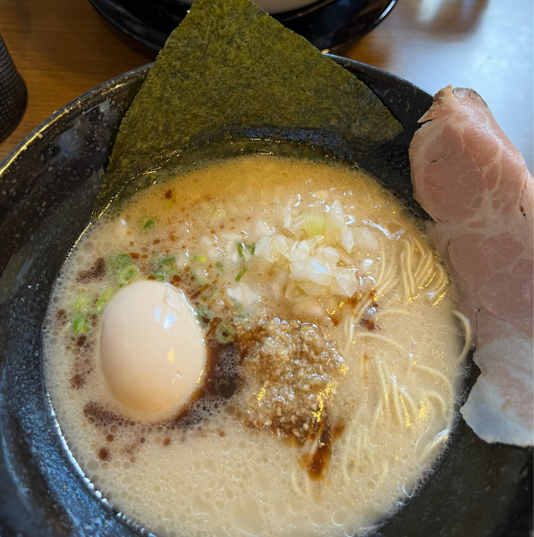 「黒源ラーメン＋煮卵」@麺屋 黒源の写真