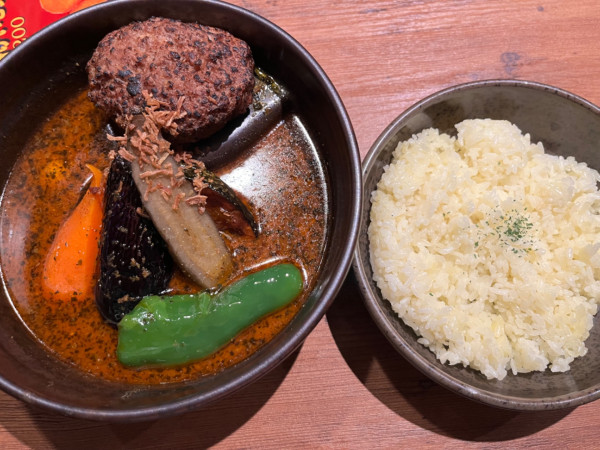 「手ごねハンバーグ：1490円」@札幌スープカリィ専門店 PICANTEの写真