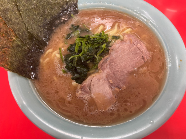 「ラーメン中900円」@横浜家系ラーメン 心家の写真