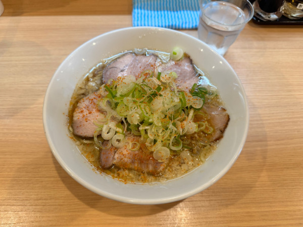 「朝ラー 背脂醤油ラーメン 900円」@朝ラーメン専門店 あさとみつの写真