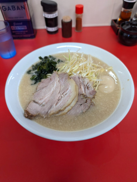 「ネギチャーシュー中盛り味玉」@NEWラーメンショップR4の写真