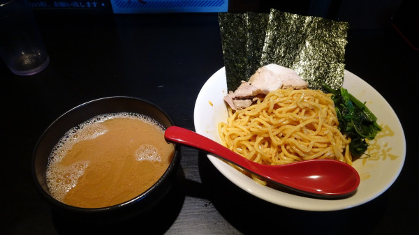 「つけ麺：辛い奴（1,200円）」@横浜家系ラーメン 思道の写真