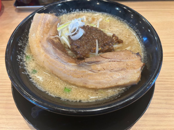 「とろこく一本角煮味噌らーめん」@とろこく味噌らーめん みそや 源兵衛の写真