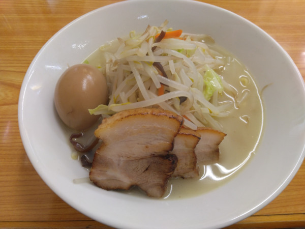 「鶏ぶた塩タンメン+半熟味玉子」@富白 御徒町本店の写真