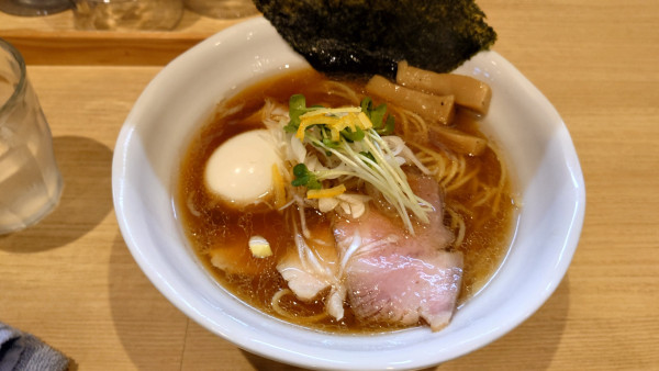 「中華蕎麦(黒)味玉＋煮干和え玉」@麺処 しかての写真