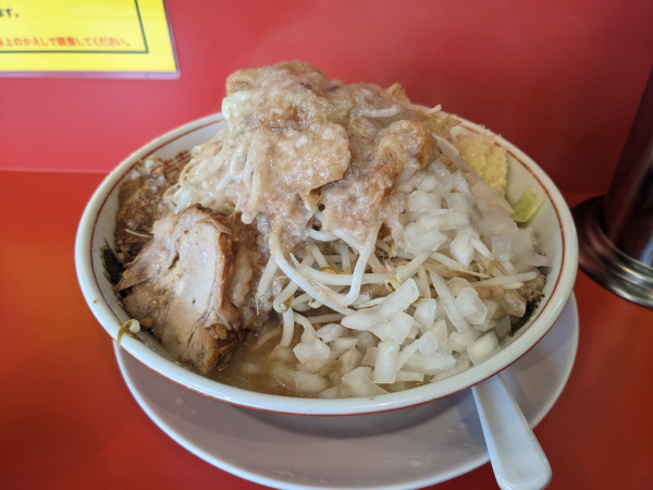 「ラーメン 1000円（ヤサイマシマシ、他はマシ）」@ラーメン金剛の写真