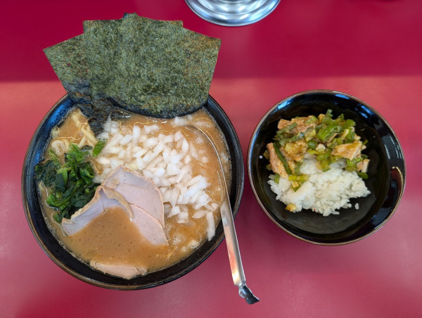 「家系味噌 並+たまねぎ+ライス無料」@横浜ラーメン 相馬家の写真