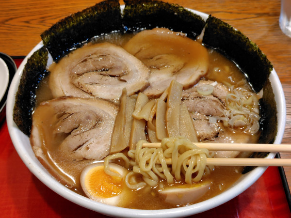 「中華麺(中盛)·チャーシュー·のり·味玉」@めん 和正の写真