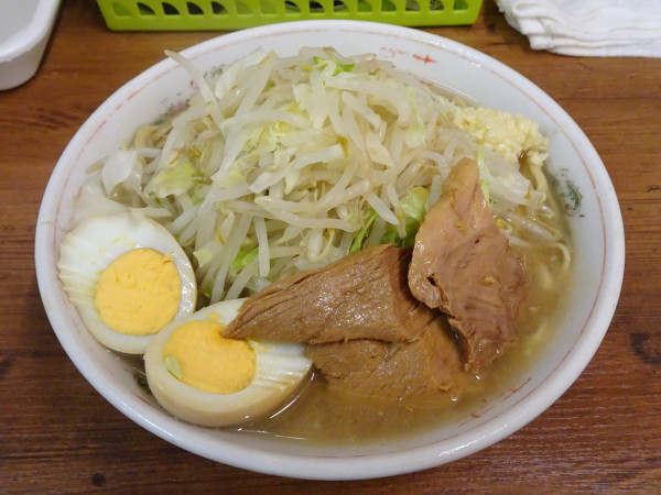 「小（850円）＋煮玉子（100円）ヤサイニンニク」@ラーメン二郎 品川店の写真