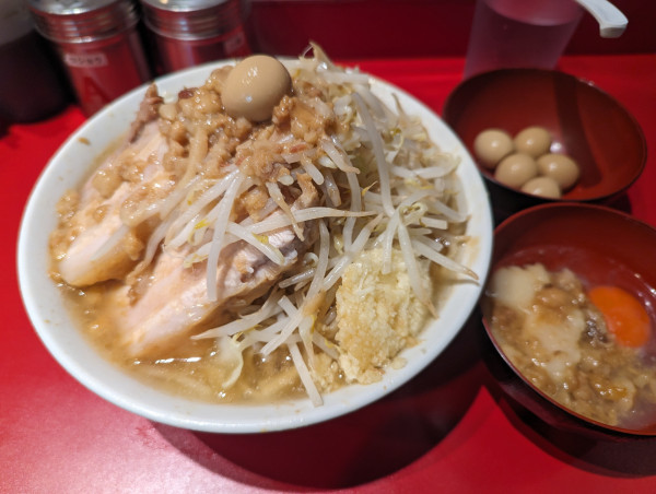 「ラーメン 脂生卵、味付きうずら」@麺屋HEROの写真