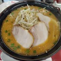 味噌チャーシュー(3枚)大盛、もやし増量