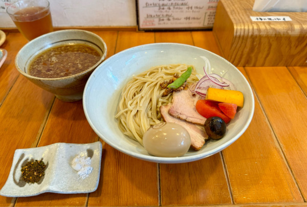 「【限定】お茶ゆたか、やまつ辻田の極上七味、味玉」@らーめん森や。の写真