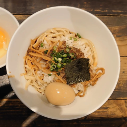 紅の本節あえめん 味玉