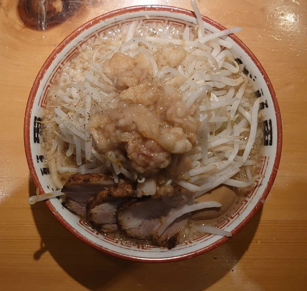 「麺少なめ味玉ラーメン 野菜、脂、カラメ」@らーめん バリ男 神楽坂店の写真