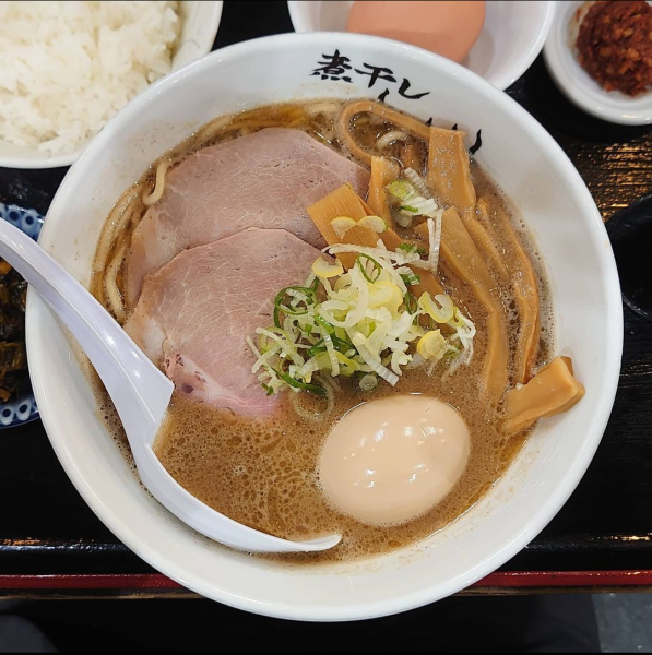 「こってり煮干しらーめん 味玉、TKG」@煮干しらーめん青樹 立川店の写真
