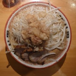 麺少なめ味玉ラーメン 野菜、脂、カラメ