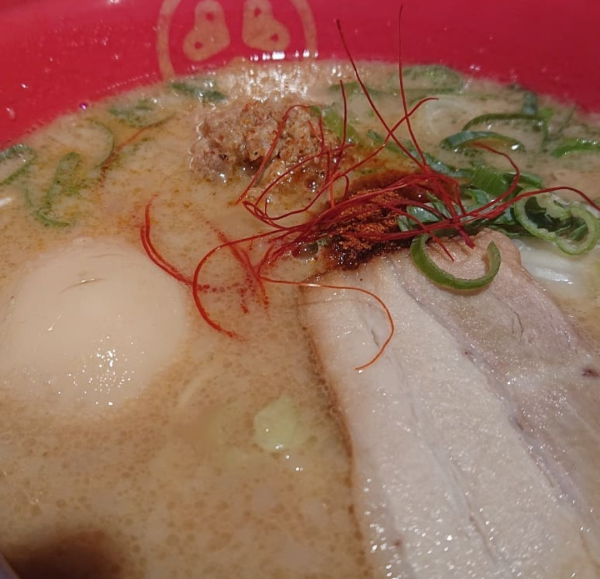 「豚骨赤(辛味噌豚骨) 特辛、味玉」@TOKYO豚骨BASE MADE by 博多一風堂 池袋店の写真