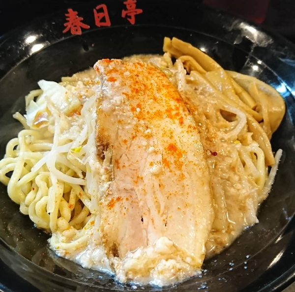 「鶏豚油そば」@油そば専門店 春日亭 東池袋店の写真