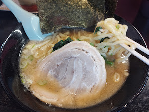 「醤油とんこつ並盛(800)」@らーめん家 ふじ沢 2号店の写真