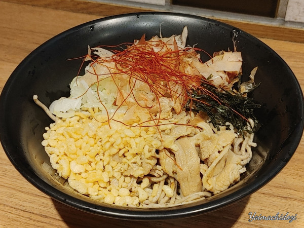 「魚介醤油まぜそば」@そば処中山道 大宮8・9番線店の写真