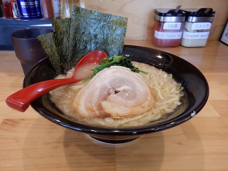 「豚骨ラーメン（塩）」@熟成豚骨ラーメン そだし 河口湖店の写真