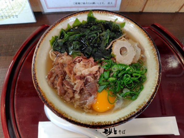 「肉そば660円、わかめ70円、玉子120円」@砂丘そばの写真