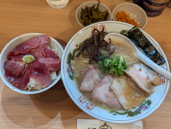 「限定豚骨らーめん」@RAMEN ガモウスマイルの写真