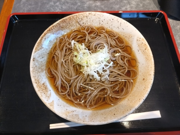 「かけそば小430円」@タモそばの写真