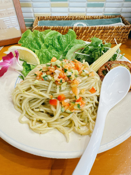 「Hawaiian 冷製ロミロミサーモンのバジルSOBA」@麺屋 Hulu-luの写真