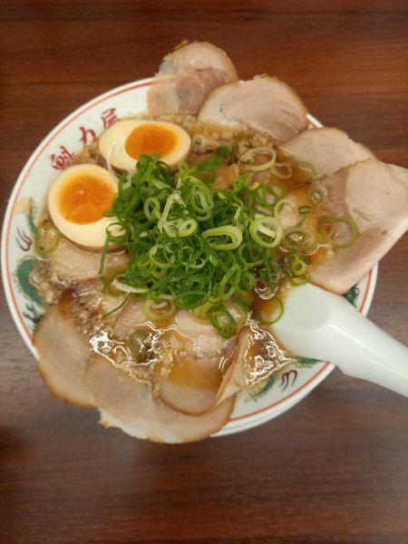 「特製醤油肉入りラーメン￥1023+味玉(クーポン)」@ラーメン魁力屋 八潮店の写真
