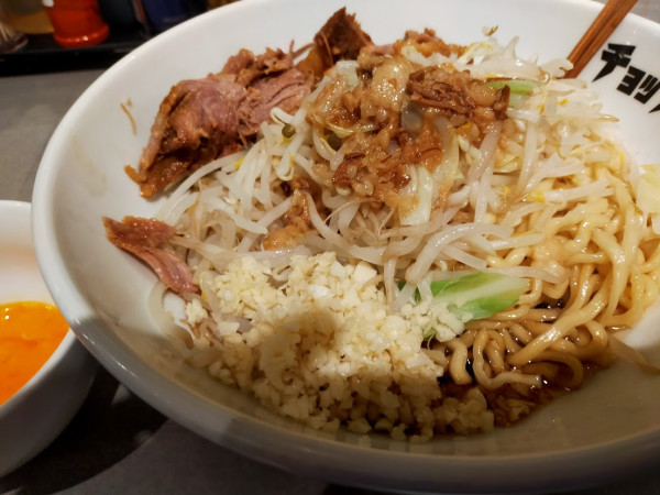 「まぜそば大（脂・にんにく普通・生卵）」@まぜそば 渋谷 チョップスの写真