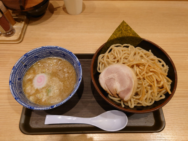 「つけ麺(あつもり)　中盛¥890」@舎鈴 田町駅前店の写真