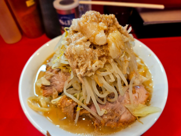 「ブタ入り小ラーメン」@ラーメン ヨシトミの写真