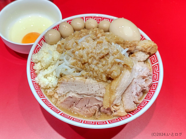 「ラーメン特大（豚マシ＋味玉＋うずら）」@ラーメン つづき 町田店の写真