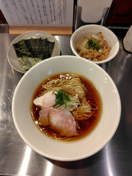 「地鶏と鴨の醬油らぁ麺900円、のり50円✕2」@麺しかのの写真