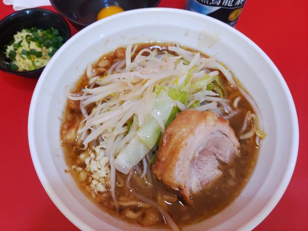 「ミニラーメン（ニンニク少なめ）生卵 ネギ生姜」@ラーメン二郎 札幌店の写真