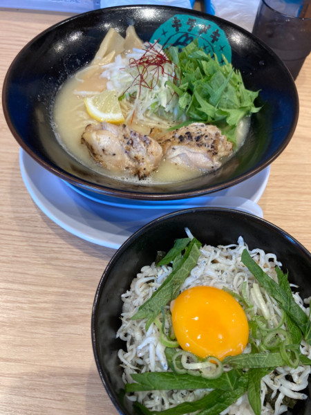 「塩のキラメキ¥870＋極上しらす丼（おまけ）」@らーめん まぜそば 笑顔ノキラメキの写真