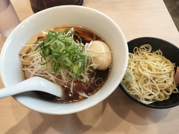 「特製醤油ラーメン ランチサービス替玉 半チャーハン」@らぁ麺たけしの写真