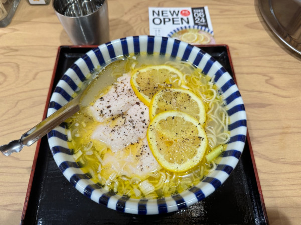 「瀬戸内レモンらーめん 1280円」@瀬戸内食堂 ねいろ屋の写真