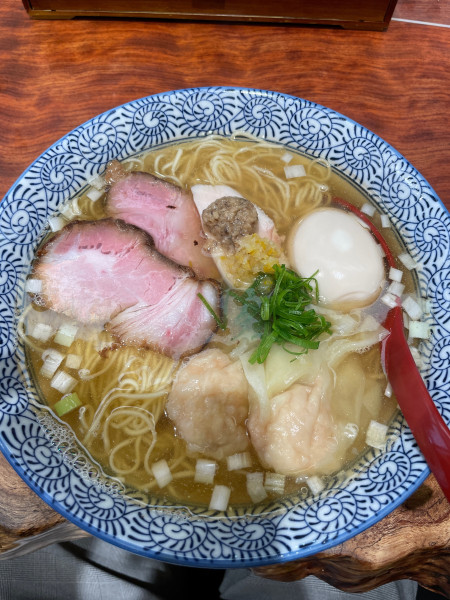 「特製塩そば大盛」@三馬路 東京店の写真