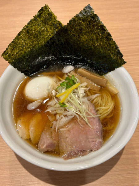 「中華そば（黒）特製（全部のせ）」@麺処 しかての写真