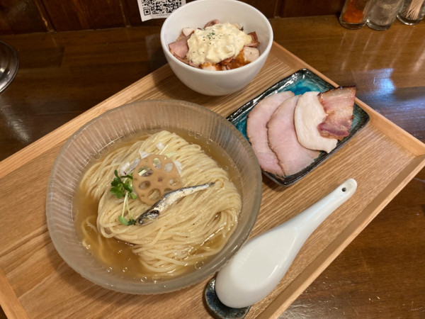 「つめたいにぼしそば+気まぐれ丼」@CLAM＆BONITO貝節麺RAIKの写真