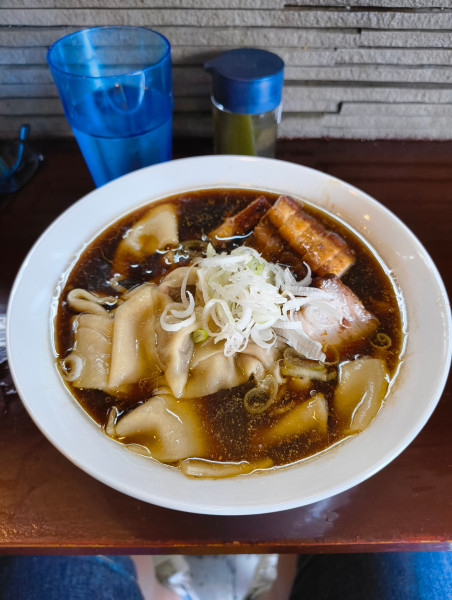 「ワンタンチャーシューメン+麺大盛　1600円」@手打ち 陰日向の写真
