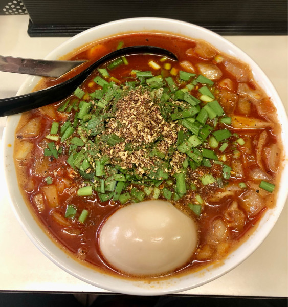 「勝浦タンタン麺 味玉 エビ辛 850+100+0円」@ビンギリの写真