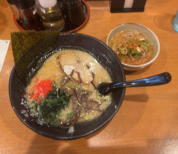 「とんこつラーメン もつ煮」@麺屋 あお空の写真